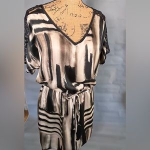 Short sleeve dress with lace sleazes and drawstring waist size 8.